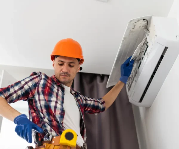 air-technicians-are-checking-air-conditioning-2025-01-08-23-37-23-utc_20